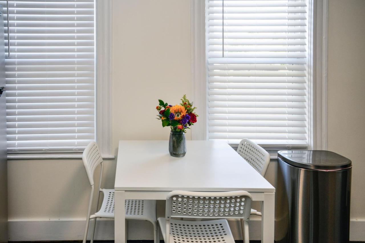 Modern Two Bedroom Condo - Boston Stoneham Eksteriør billede